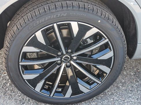 New 2026 Volvo XC90 T8 Plus w/ Protection Package Premier AWD/4WD image 11