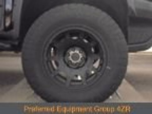 Used 2018 Chevrolet Colorado ZR2 w/ ZR2 Midnight Special Edition AWD/4WD image 8