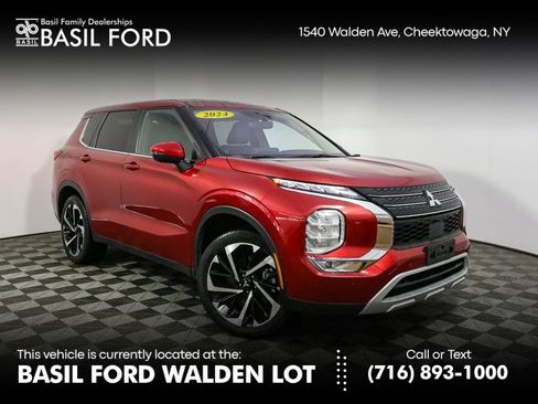 Used 2024 Mitsubishi Outlander SE image 1