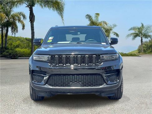 Certified 2023 Jeep Grand Cherokee Altitude AWD/4WD image 3