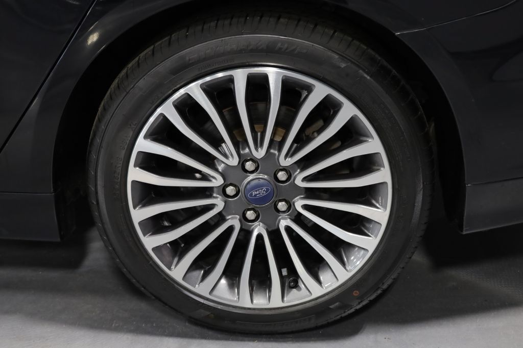 Used 2018 Ford Fusion Titanium AWD/4WD image 40