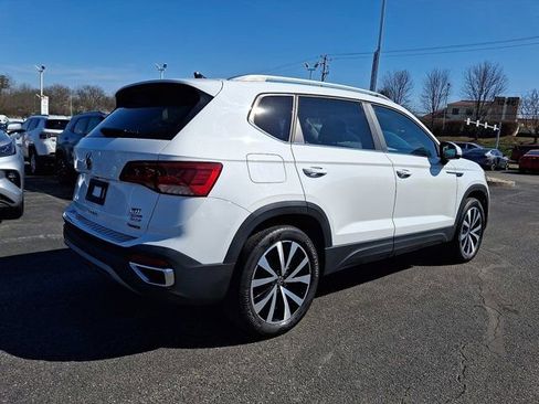 Certified 2022 Volkswagen Taos SE w/ Panoramic Sunroof Package image 8