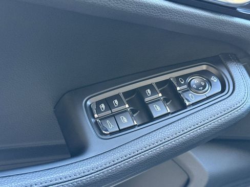 Certified 2025 Porsche Macan AWD/4WD image 13