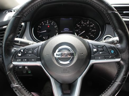 Used 2020 Nissan Rogue SV w/ Premium Package image 19