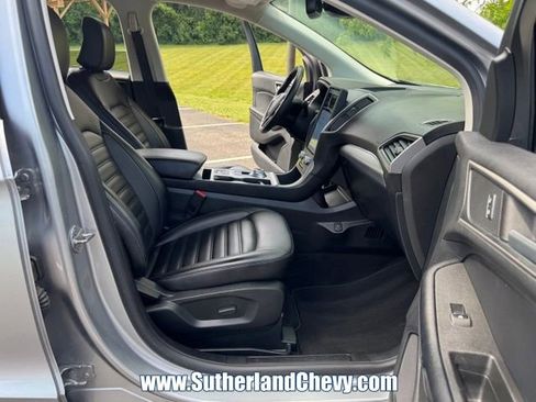 Used 2022 Ford Edge SEL w/ Convenience Package AWD/4WD image 17
