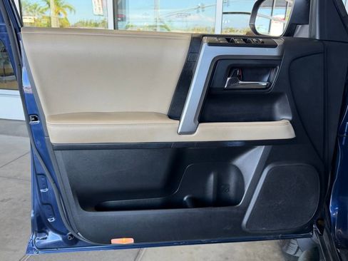Used 2022 Toyota 4Runner SR5 Premium w/ Moonroof Package RWD image 18
