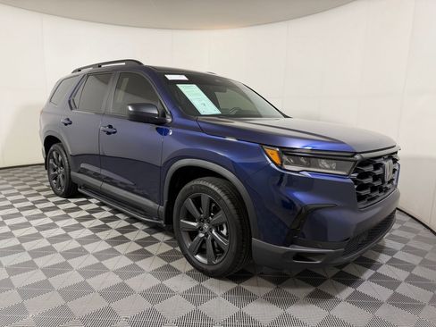 Used 2025 Honda Pilot Sport image 6