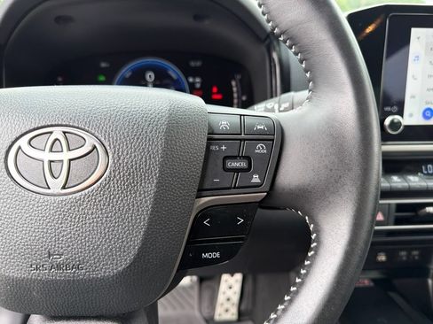 Used 2025 Toyota Camry SE FWD image 16