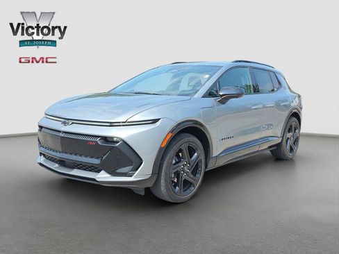 Used 2025 Chevrolet Equinox EV RS FWD image 3