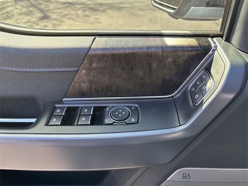 Used 2022 Ford F150 Lightning Lariat image 13