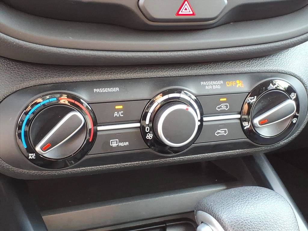 Used 2025 Kia Soul LX w/ LX Technology Package FWD image 29