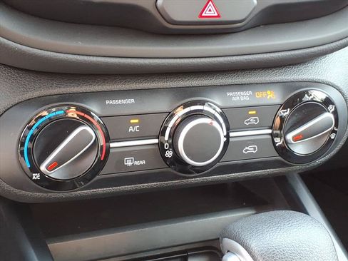 Used 2025 Kia Soul LX w/ LX Technology Package FWD image 29