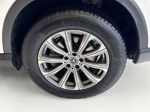 Used 2025 Mercedes-Benz GLC 300 4MATIC image 33
