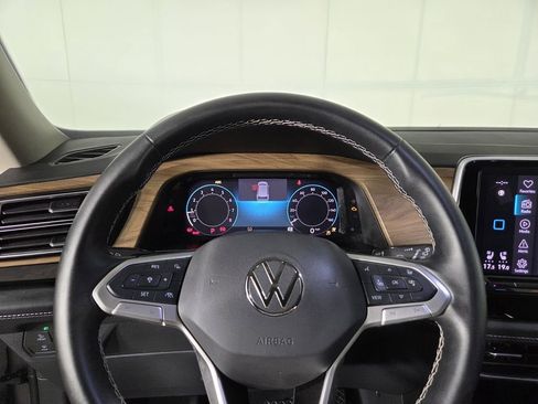 Used 2025 Volkswagen Atlas SE image 14