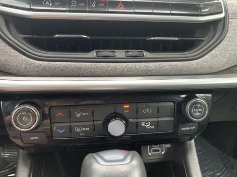 Used 2022 Jeep Compass Latitude image 20