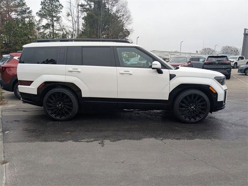 Used 2025 Hyundai Santa Fe Calligraphy image 2