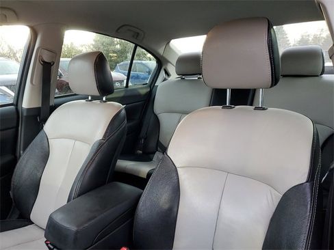 Used 2010 Subaru Legacy 2.5i Premium image 11