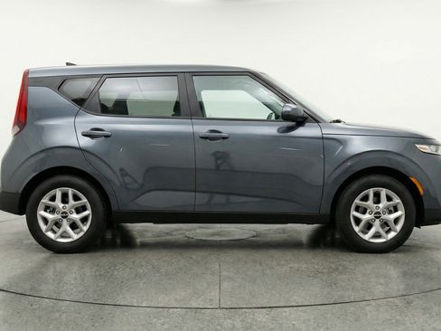 Used 2025 Kia Soul LX w/ LX Technology Package FWD image 11
