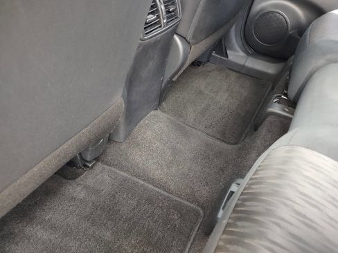 Used 2020 Nissan Rogue S image 27