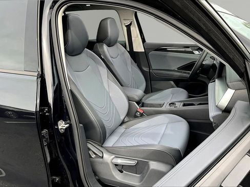 New 2026 Volkswagen Tiguan SE image 27