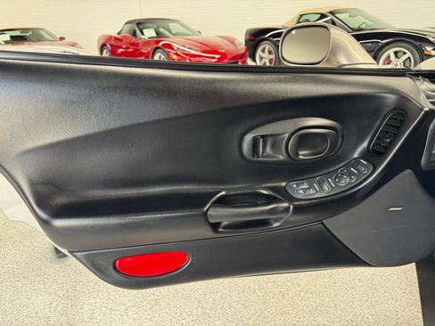 Used 2001 Chevrolet Corvette Convertible w/ Preferred Equipment Group2 RWD image 36