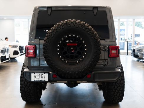 Used 2019 Jeep Wrangler Unlimited Sahara image 5