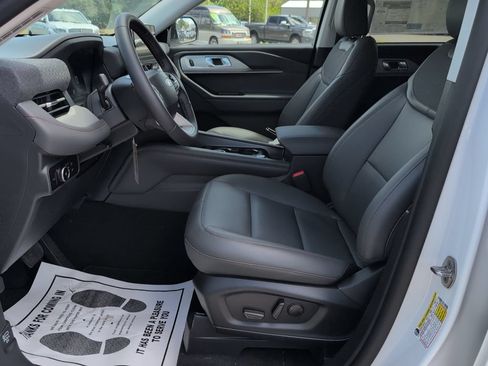 New 2026 Ford Explorer Active w/ Active Comfort Package RWD image 8