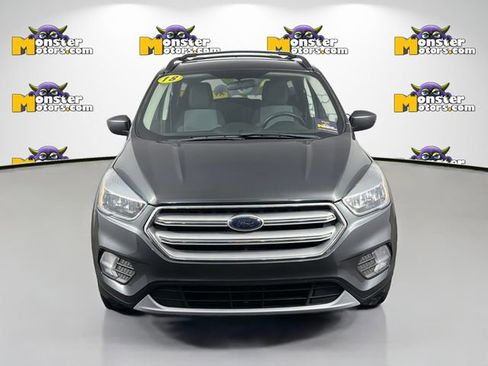 Used 2018 Ford Escape SE FWD image 2