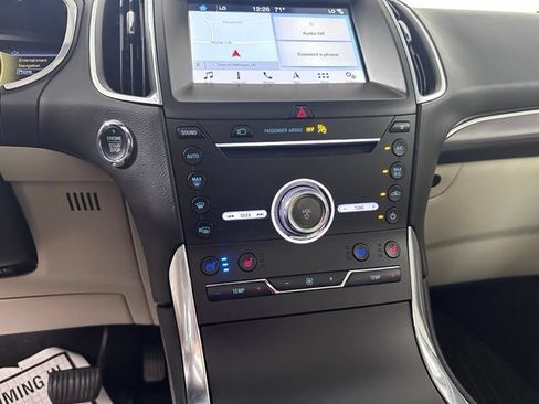 Used 2019 Ford Edge Titanium w/ Equipment Group 301A AWD/4WD image 30