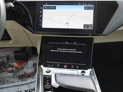 Used 2022 Audi e-tron Premium Plus w/ Premium Plus Package image 11