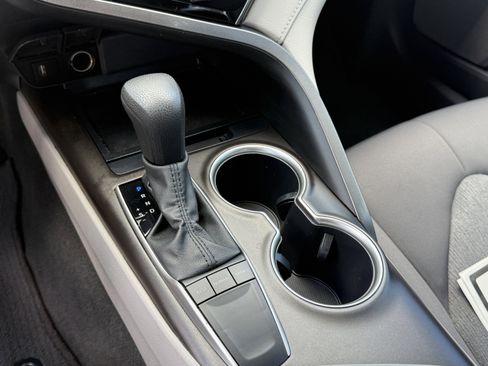 Used 2022 Toyota Camry LE image 25