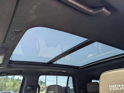 Used 2023 Chevrolet Tahoe High Country w/ Advanced Technology Package image 24