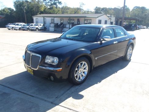 Used 2006 Chrysler 300 C w/ Protection Group II image 2