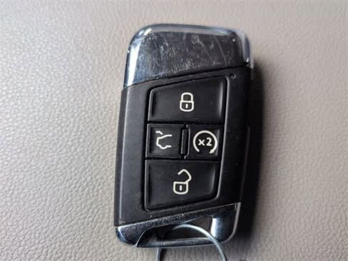 Used 2022 Volkswagen Atlas SE image 34