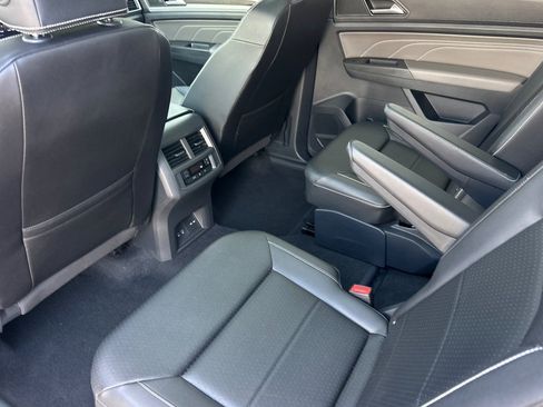 Used 2023 Volkswagen Atlas SE w/ Panoramic Sunroof Package FWD image 12