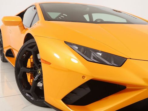 Used 2022 Lamborghini Huracan EVO image 21