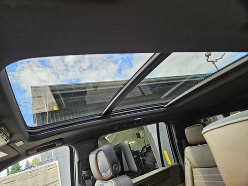 New 2026 GMC Yukon XL Denali Ultimate w/ LPO, Illumination Package AWD/4WD image 25
