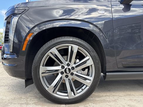 Used 2025 Cadillac Escalade Sport Platinum AWD/4WD image 17