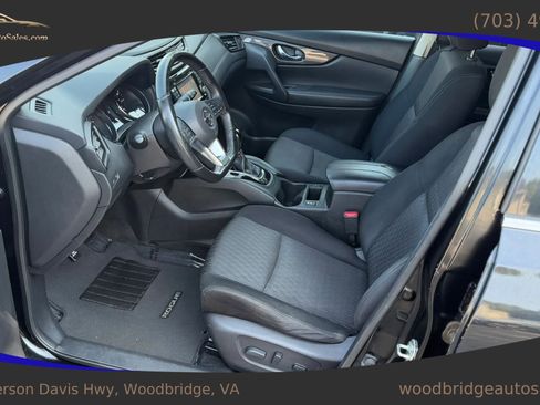 Used 2017 Nissan Rogue SV w/ SV Premium Package FWD image 13