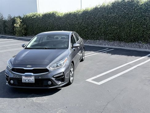 Used 2021 Kia Forte LXS image 2