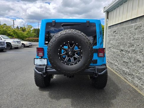 Used 2017 Jeep Wrangler Unlimited Sahara AWD/4WD image 5