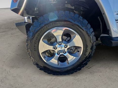 Used 2017 Jeep Wrangler Unlimited Sahara AWD/4WD image 14