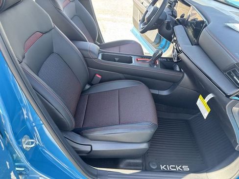 Used 2025 Nissan Kicks SR AWD/4WD image 10