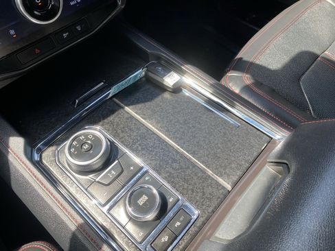 Used 2023 Ford Expedition Limited AWD/4WD image 5