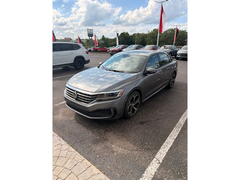 Used 2020 Volkswagen Passat 2.0T R-Line FWD image 2