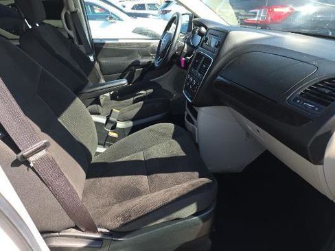 Used 2017 Dodge Grand Caravan SE image 9