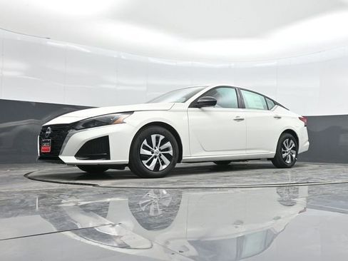 Used 2025 Nissan Altima 2.5 S FWD image 40