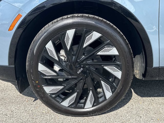 New 2026 Lincoln Nautilus Reserve w/ Jet Appearance Package AWD/4WD image 7