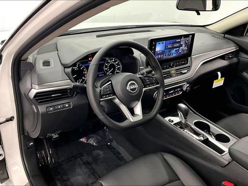 New 2026 Nissan Altima 2.5 SR w/ SR Midnight Edition Package FWD image 7