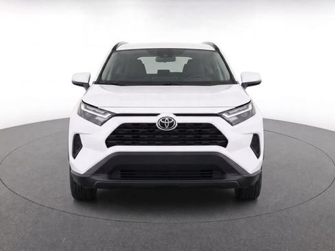 Used 2025 Toyota RAV4 XLE AWD/4WD image 5